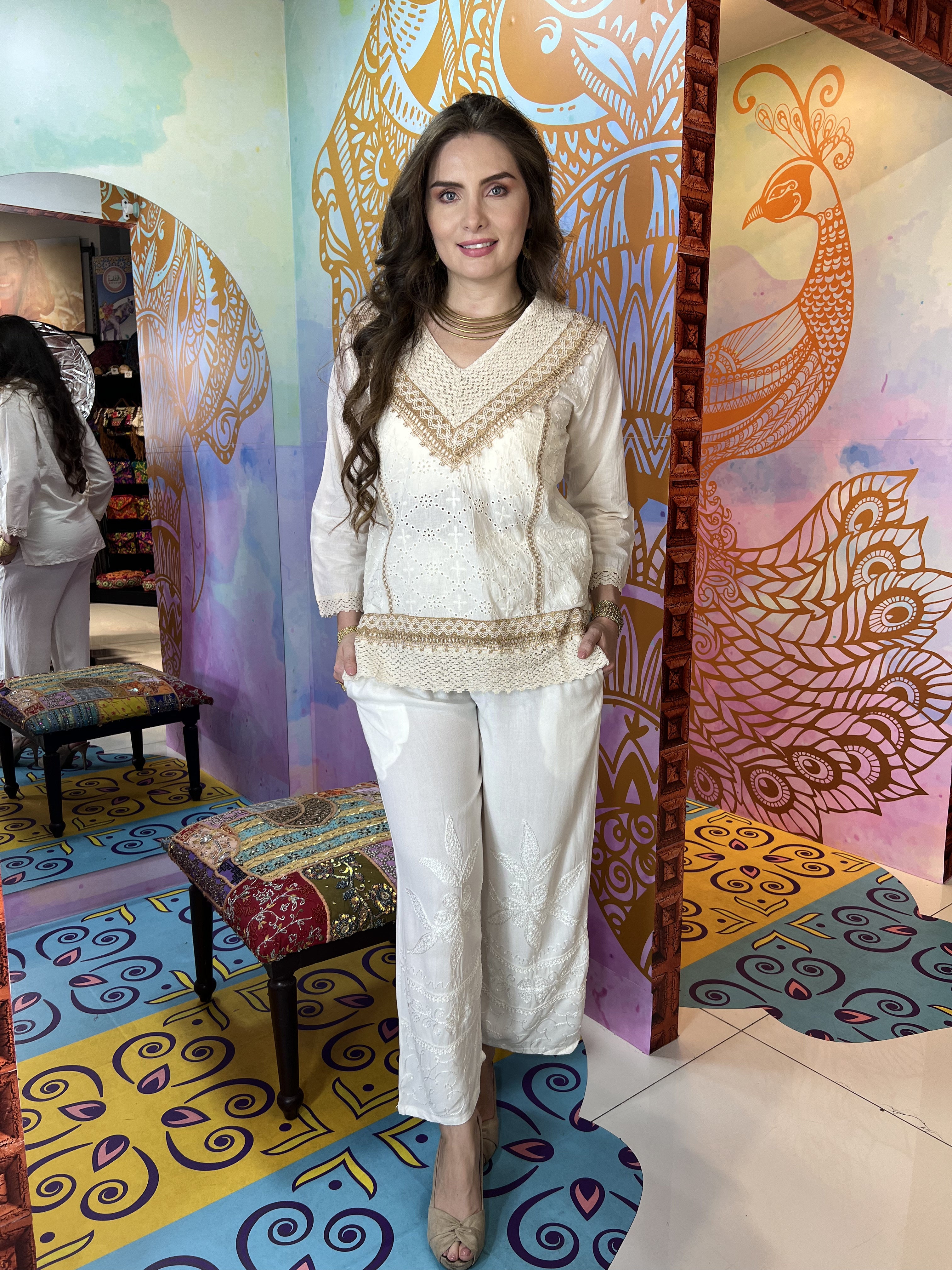 Kurta FARAH Raw Escote V Bordado